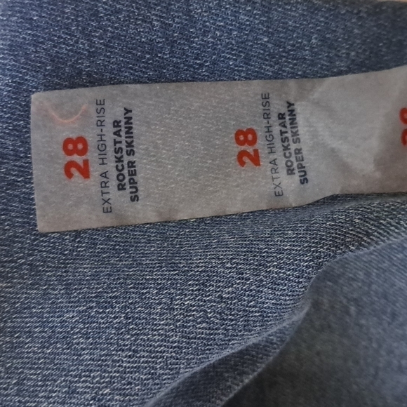 NWT OLD NAVY STRETCHY EXTRA HIGH RISE ROCKSTAR SUPER SKINNY JEAN - Picture 2 of 3